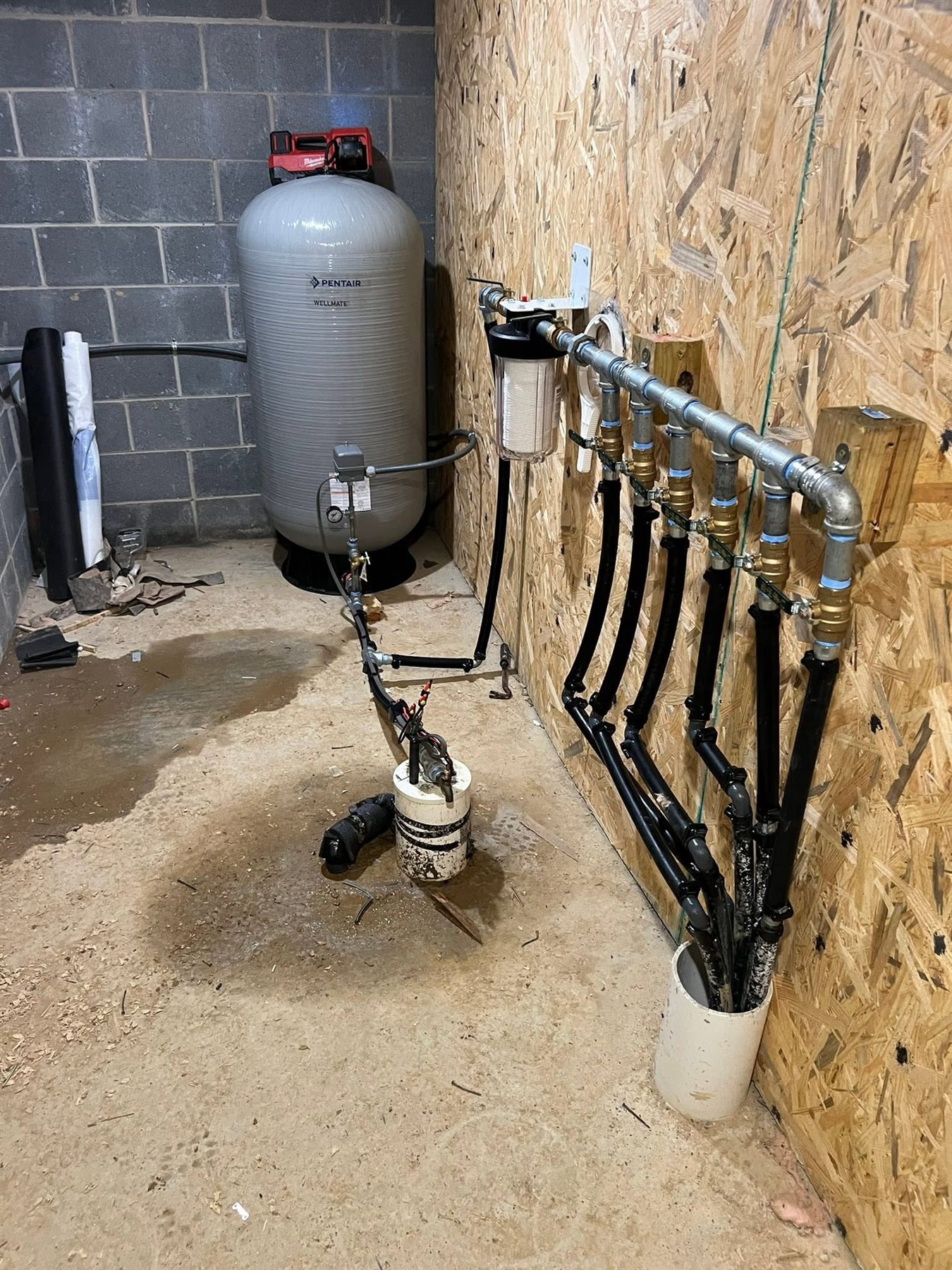 Pressure tank and manifold installation